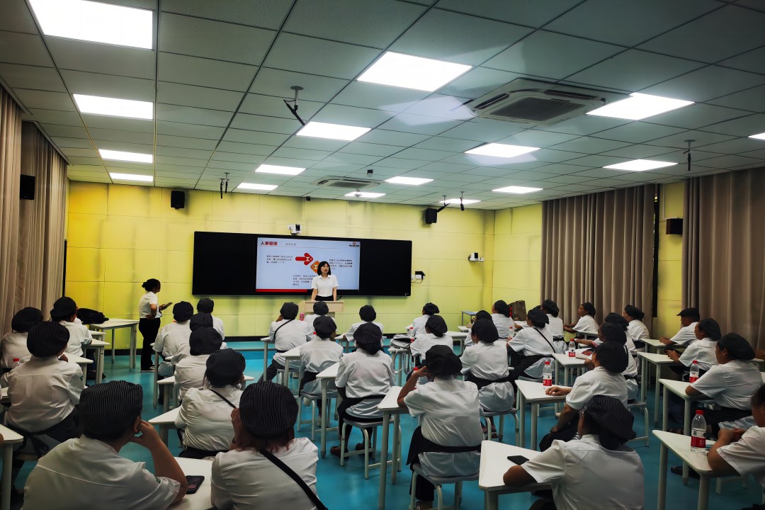 尊龙凯时餐饮集团开展2023年度秋季学期开学前食堂事情人员专项培训